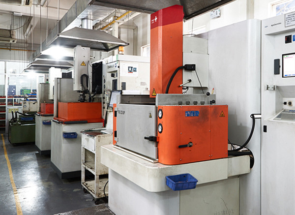 精密電火花加工機